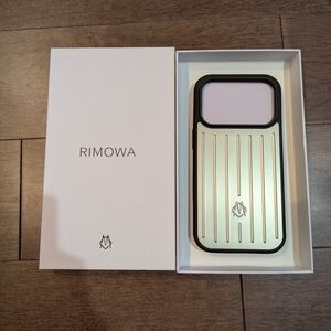 RIMOWA iPhone 17 Pro Case – Gold Aluminum Groove Design, MagSafe,